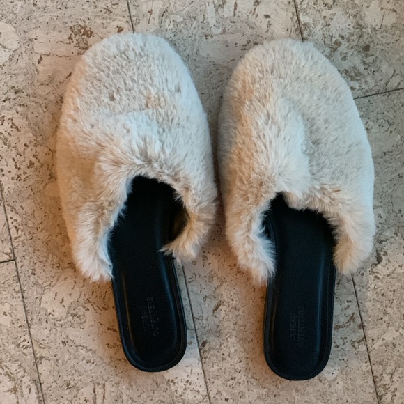 Nude Fuzzy Slipper shoes - Picture 2 of 4